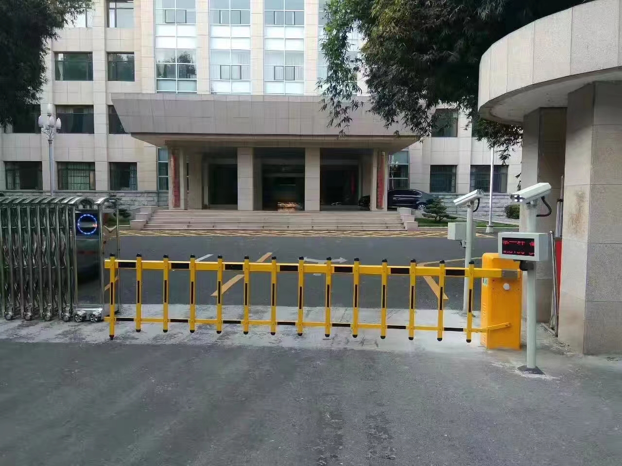 邯鄲道閘、邯鄲道閘廠家、邯鄲道閘生產(chǎn)廠家、邯鄲道閘本地安裝