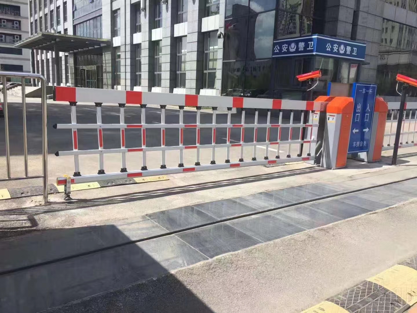 靈壽道閘、靈壽道閘廠家、靈壽道閘生產(chǎn)廠家、靈壽道閘本地安裝