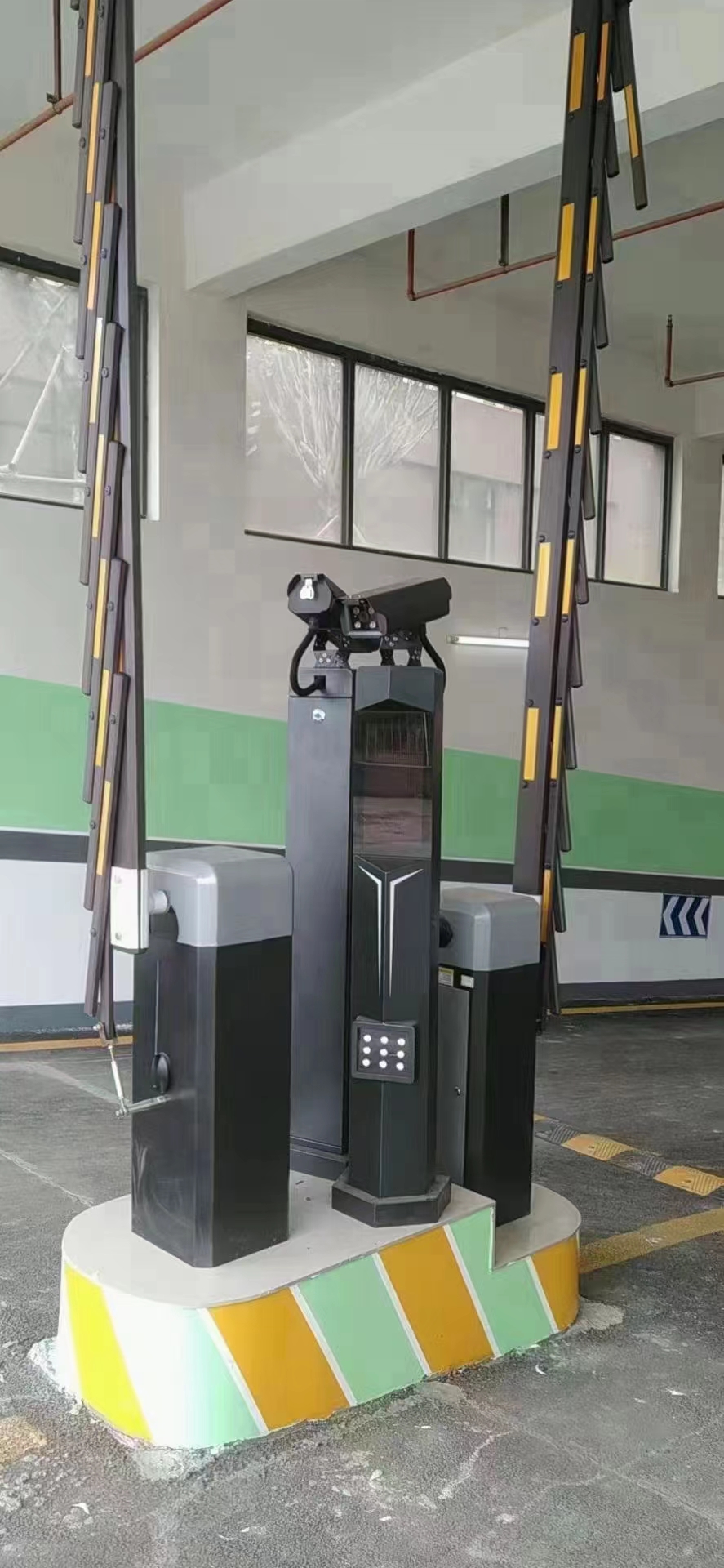 無(wú)感支付道閘|云道閘|停車場(chǎng)智能道閘|電動(dòng)升降桿-河北智控科技有限公司